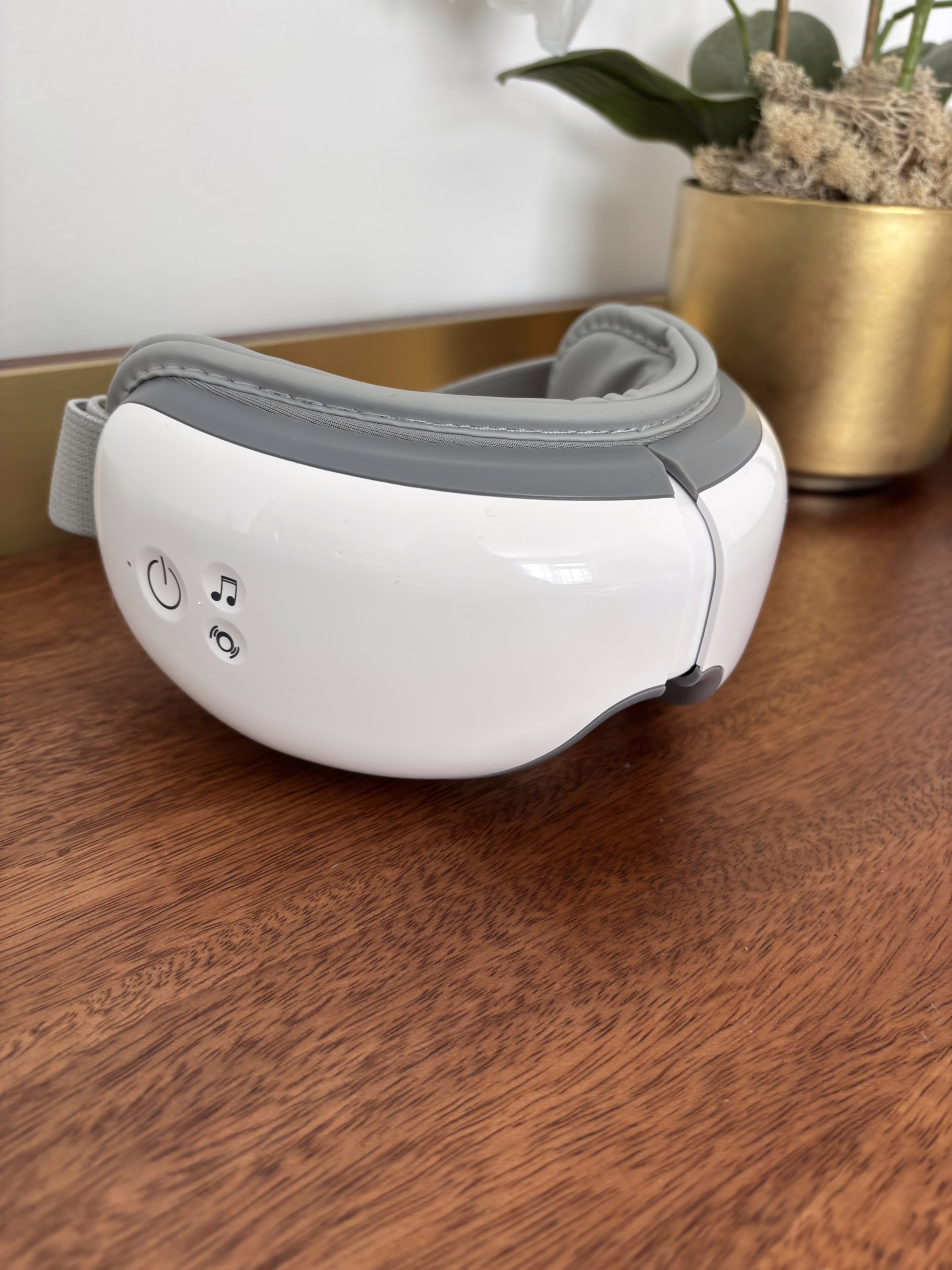 An image of heated eye massaging goggles for migraines and eye pain. 